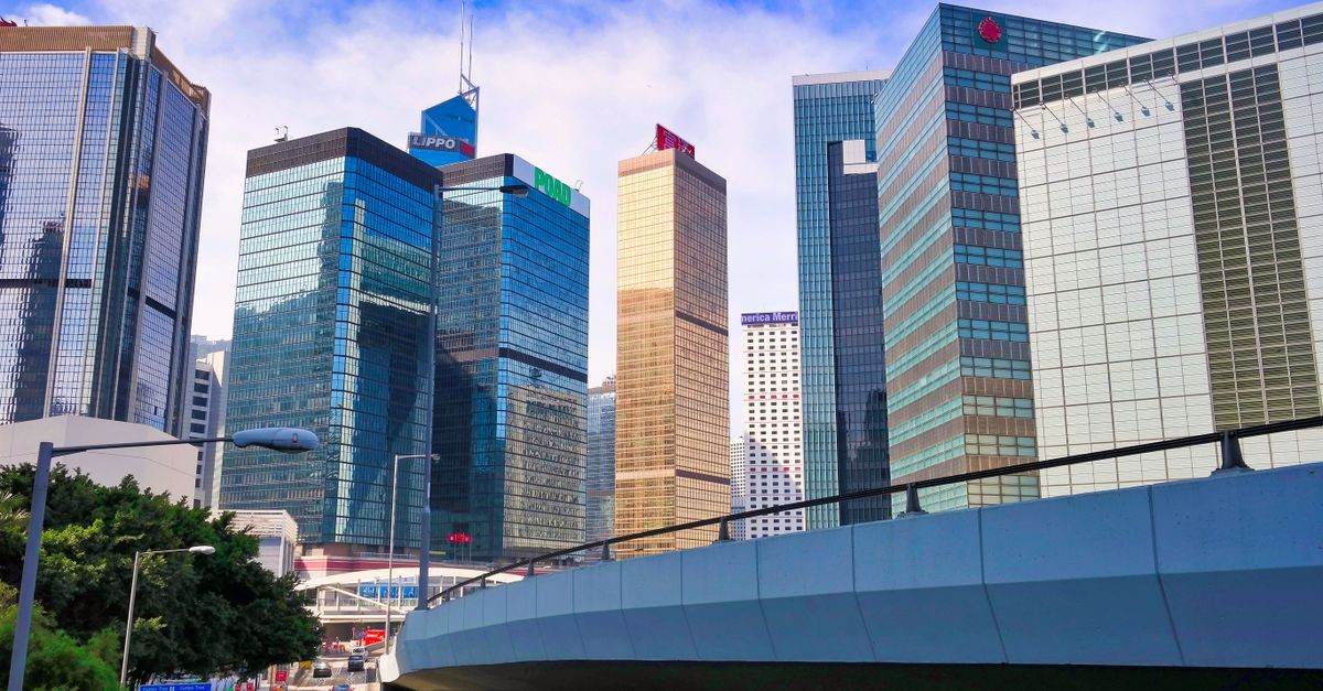 Hong Kong Stocks Gain at Midday as Tencent Leads Hang Seng Components