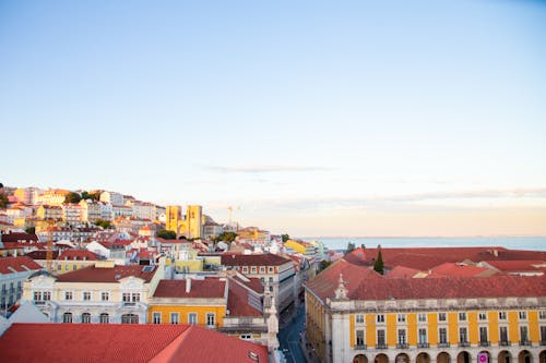 Telhados De Bairro Residencial De Lisboa No Crepúsculo