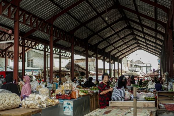 Standuri de street food în Budapesta cu mâncare ungurească