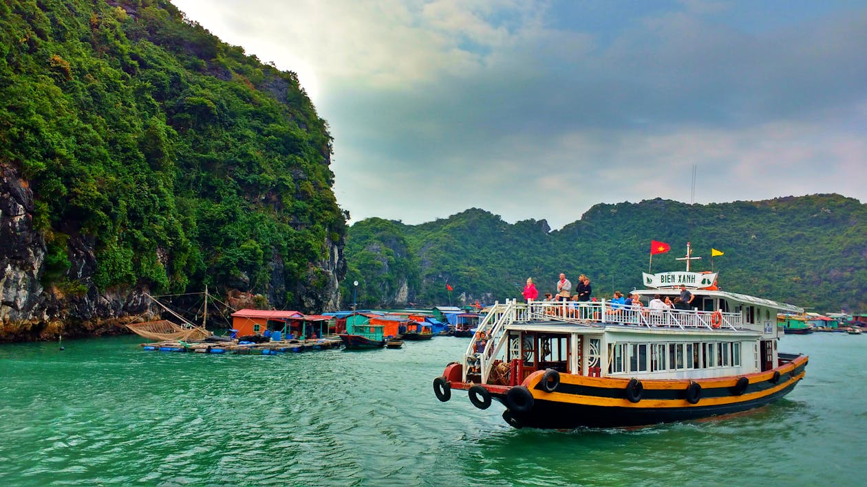Visit fishing Village in Halong bay cruise tour