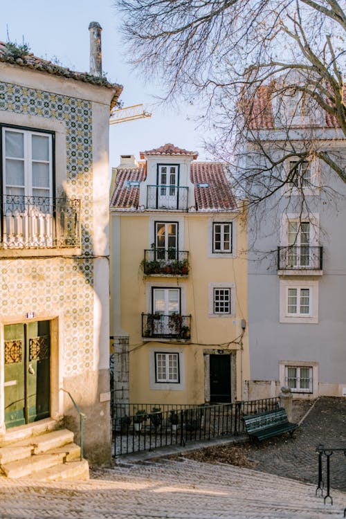 Základová fotografie zdarma na téma balkony, cestovní ruch, činžovní dům