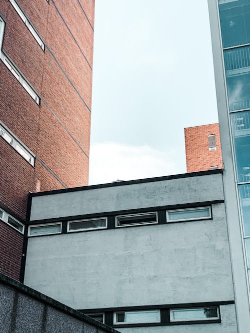 Darmowe zdjęcie z galerii z apartament, architektura, błękitne niebo