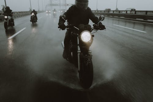 Foto d'estoc gratuïta de a l'aire lliure, a la carretera, alta velocitat