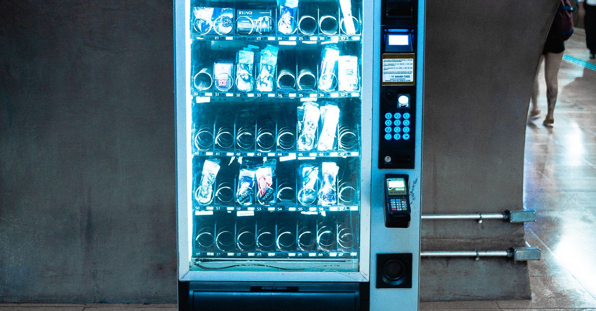 加盟展熱門 AI飲品智能販賣機創造月入10萬被動收入