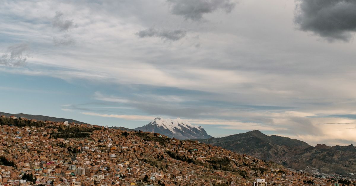 La Paz, en Bolivia: cómo influye la informalidad en precios, competencia y estrategia La Paz, en Bolivia: cómo influye la informalidad en precios, competencia y estrategia