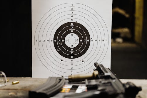 Photos gratuites de arme, arme à feu, champ de tir