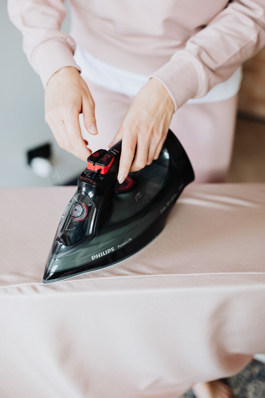 Steam Pressing Munsiyah – steam iron pressing fabric