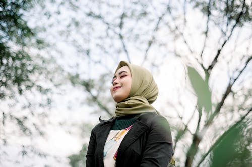Free Woman in Black Jacket and Beige Hijab Stock Photo