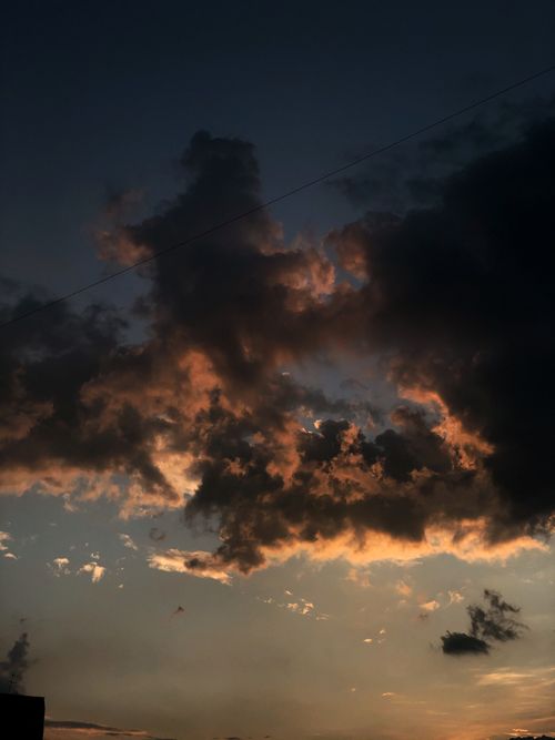 Free Capture of a dramatic evening sky with clouds in Dnipro, Ukraine, showcasing vibrant colors and a stunning sunset. Stock Photo