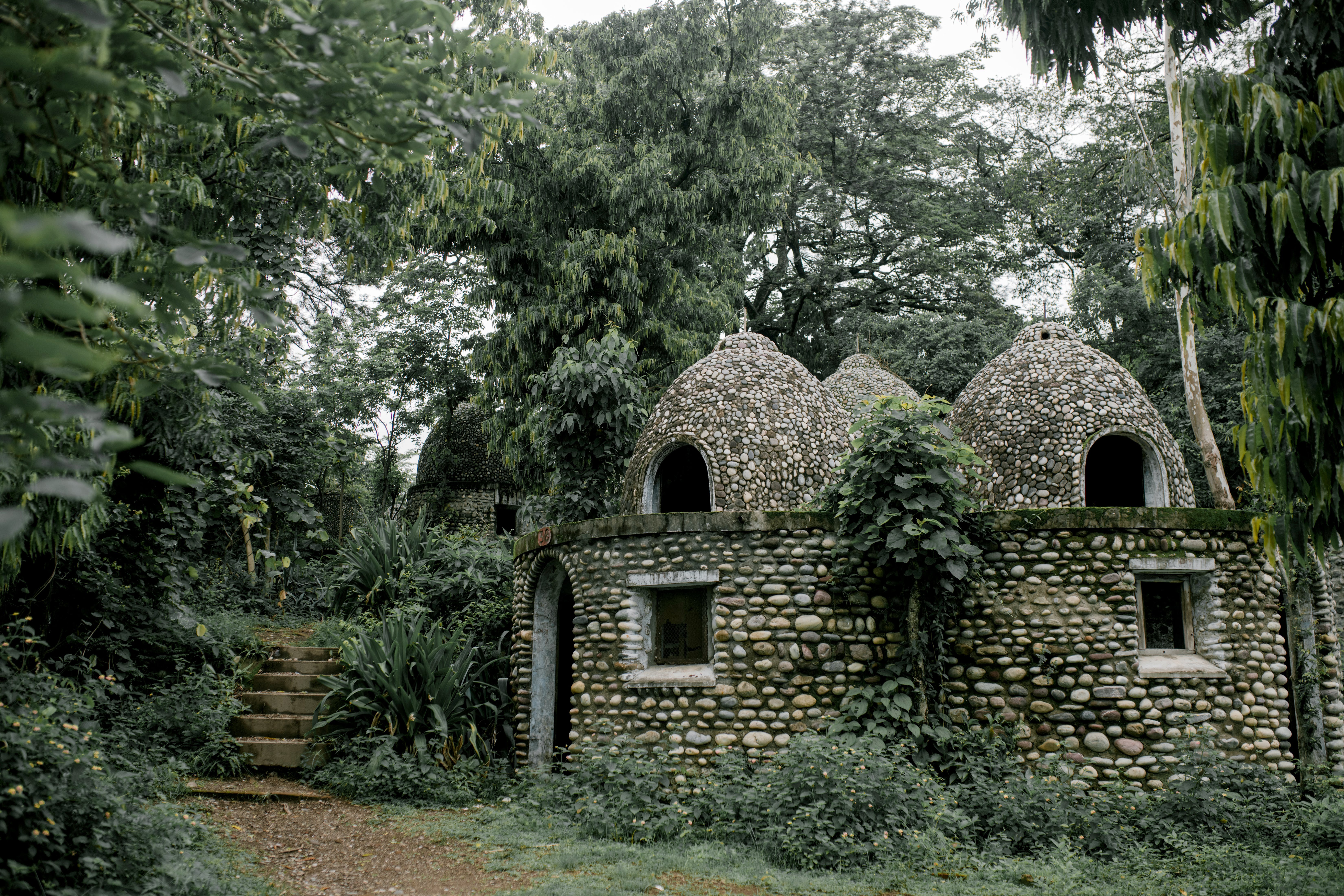 2. Les Fondements de l'Harmonie dans les Jardins Zen : Rôle Clé de l'Architecte d'Extérieur