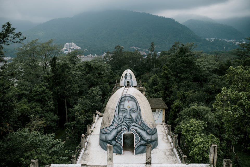 The Tranquil Ashrams of Rishikesh for a Spiritual Retreat