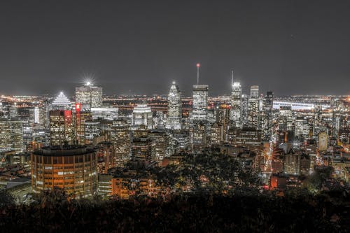 Free Scenic View of City Skyline at Night Stock Photo