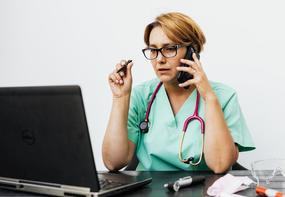Executiva: Pressão, Burnout e o Preço da Carreira Executiva: Pressão, Burnout e o Preço da Carreira - saude | Estrato