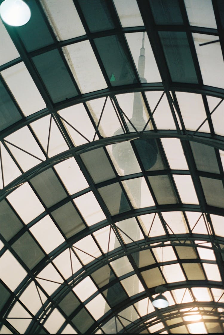 Modern Ceiling With Unusual Design