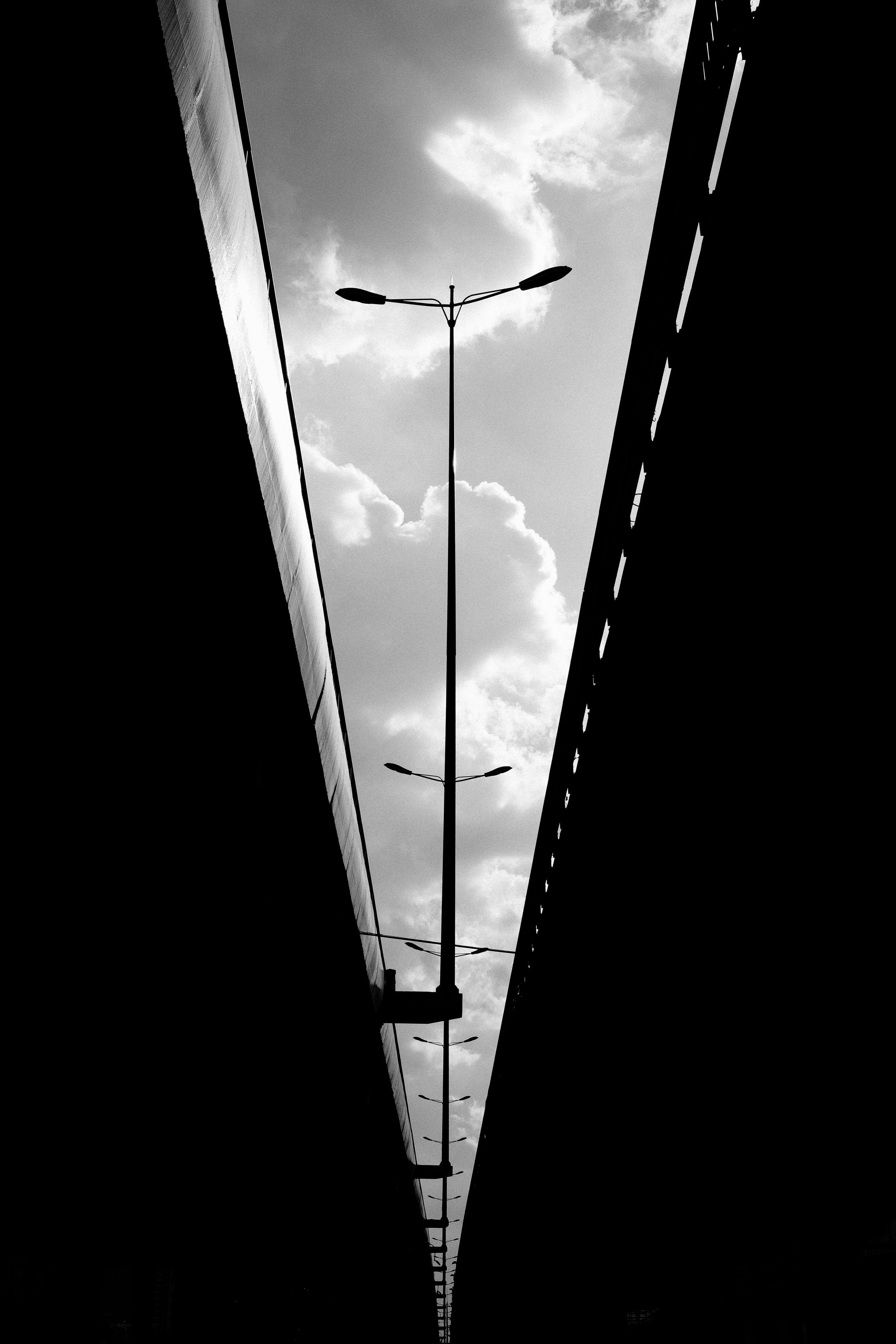 Does a low straight beat 4 of a kind?