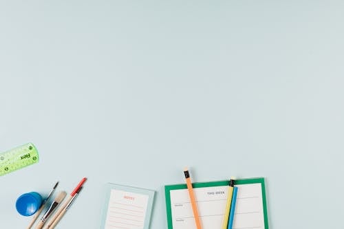 Fotobanka s bezplatnými fotkami na tému flatlay, kancelárske potreby, písacie materiály