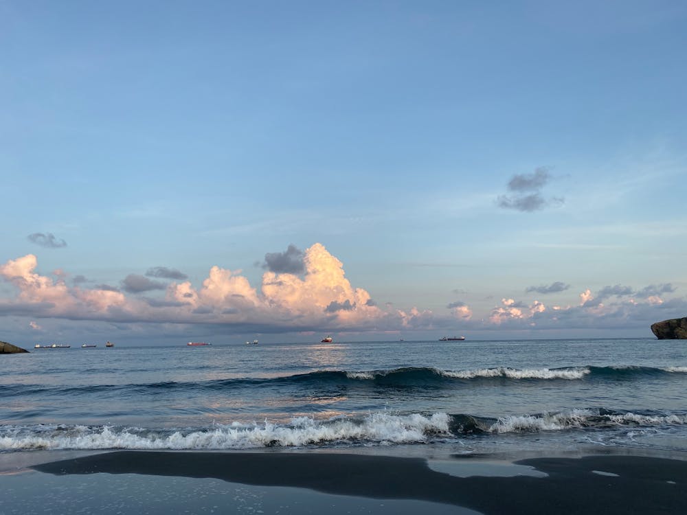 Immagine gratuita di acqua, alba, cielo azzurro