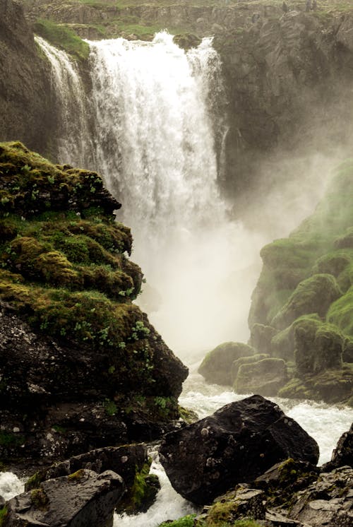 Foto d'estoc gratuïta de a l'aire lliure, aigua, cascada