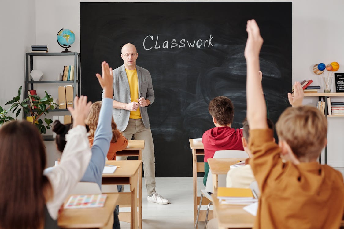 Teacher teaching students