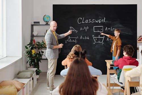 Profesor Hablando Con La Clase