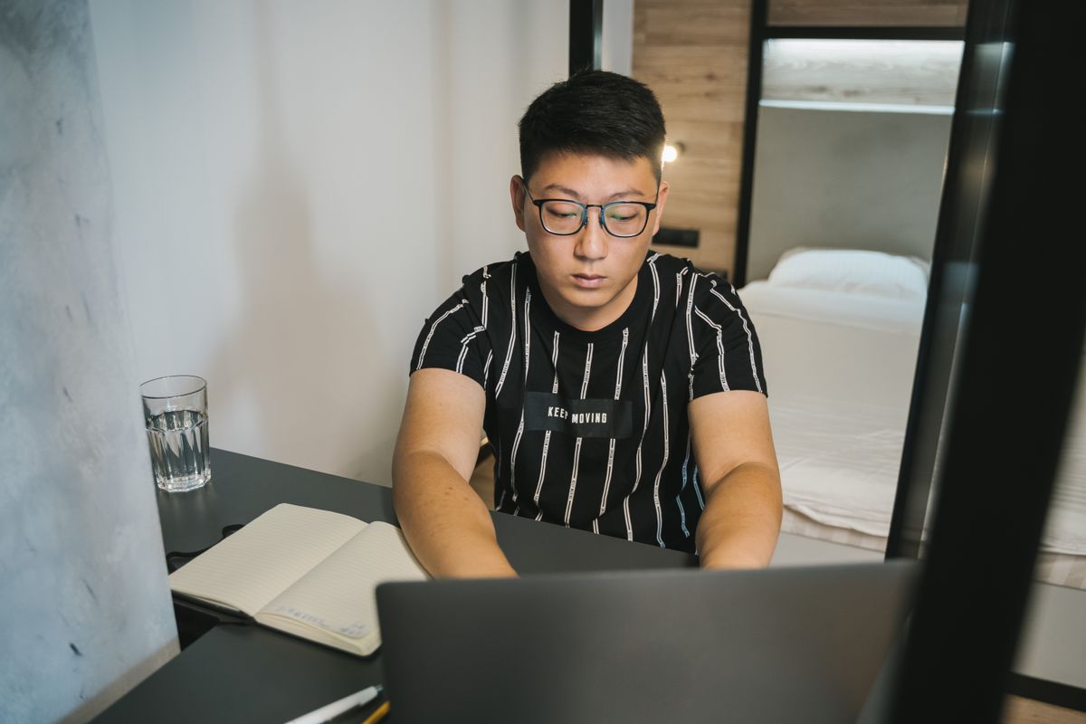 student moves in Finningley — Student Moves in Finningley — the working end of the job