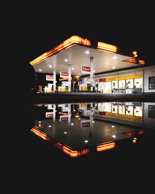 Kostnadsfria Kostnadsfri bild av bensinstation, lampor, natt Stock foto