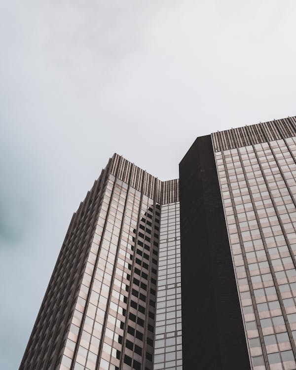 Gratis stockfoto met architectuur, bedrijf, binnenstad