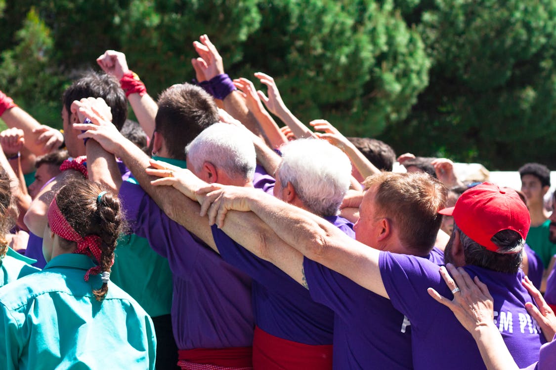 Foto d'estoc gratuïta de alpinista, apilar les mans, castell