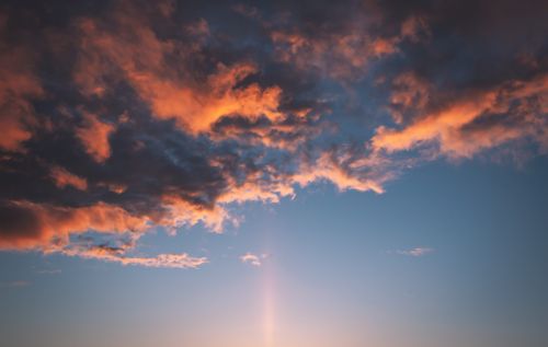 Free A vibrant sunset with dramatic clouds filling the sky, creating a stunning visual. Stock Photo