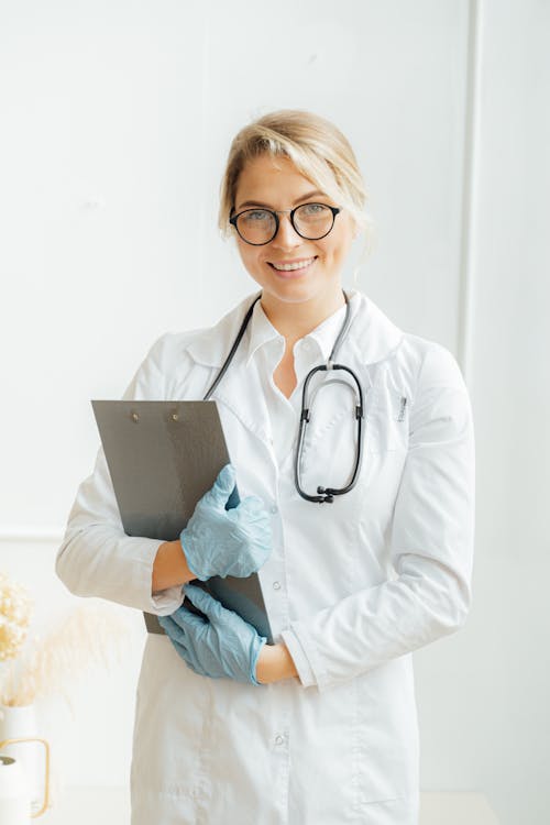Free A Doctor Holding a Clipboard Stock Photo
