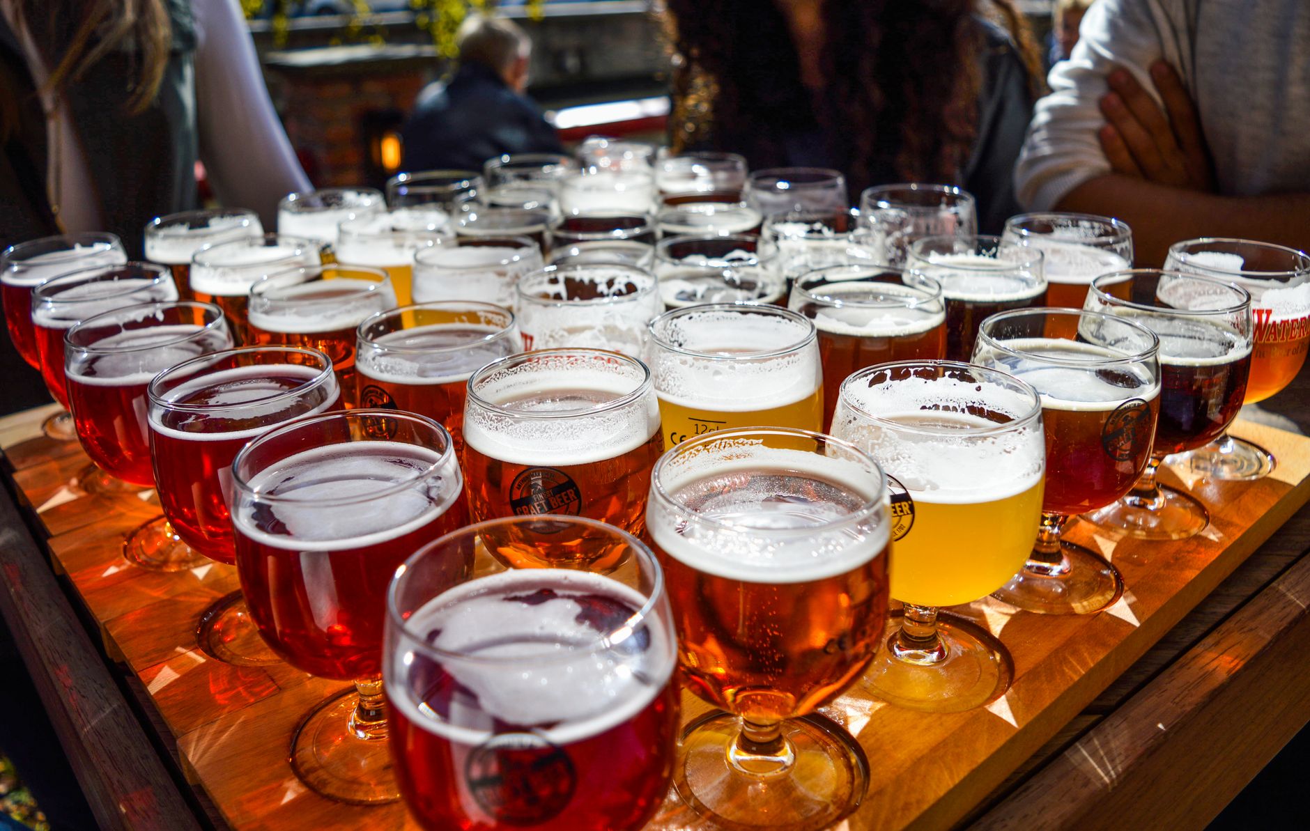 Belçika'da bir kafede biralar