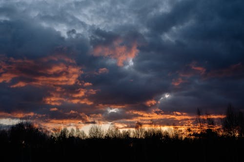 Бесплатное стоковое фото с грозовые тучи, живописное небо, закат
