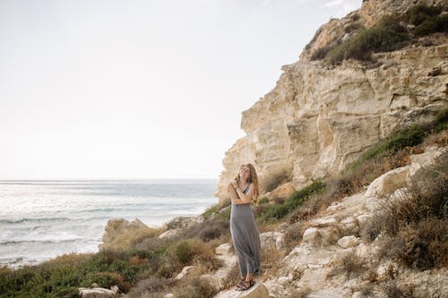 Безкоштовне стокове фото на тему «берег моря, вода, довга сукня» стокове фото