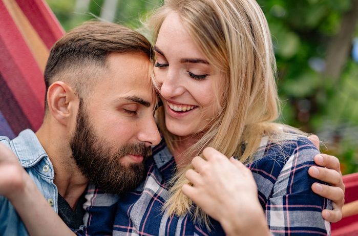 Online dating: starting a conversation on a niche platform