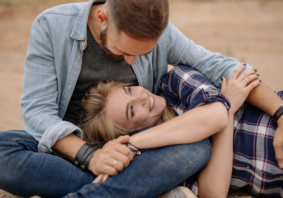 Online dating: starting a conversation on a niche platform