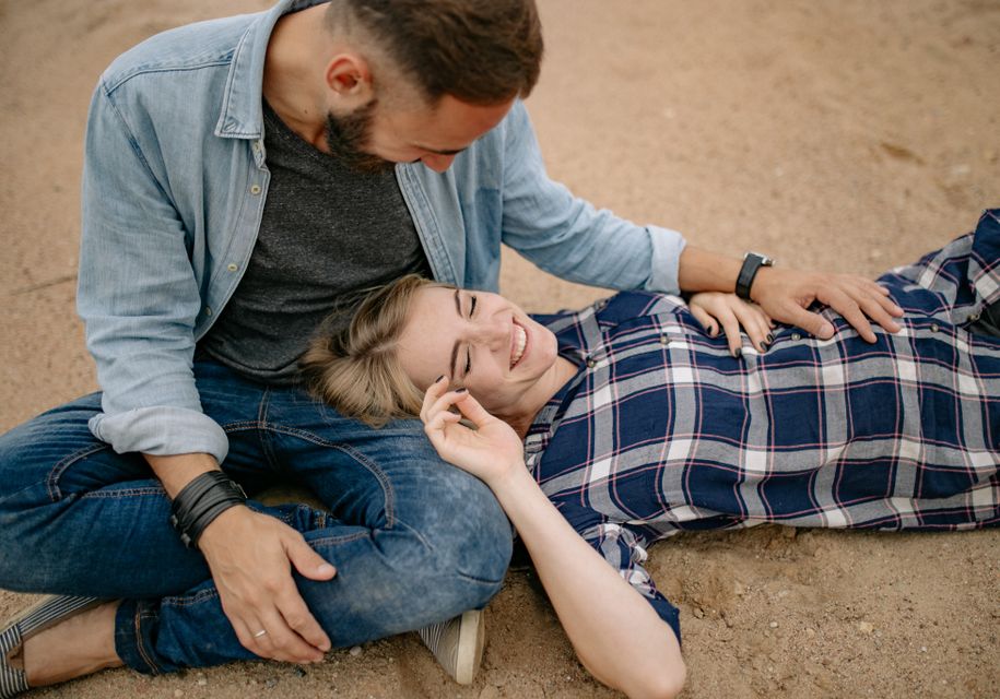 Online dating: starting a conversation on a niche platform