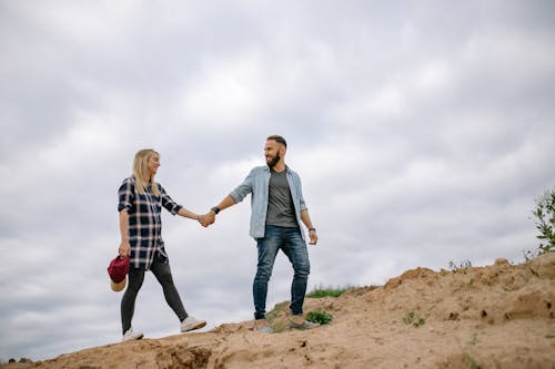 Free Couple Hiking Together Stock Photo