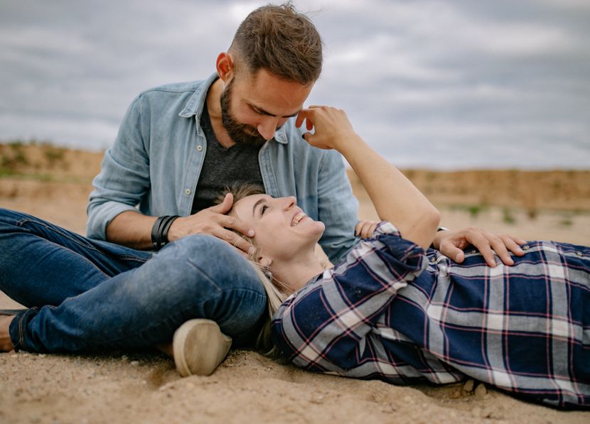 Online dating: starting a conversation on a niche platform
