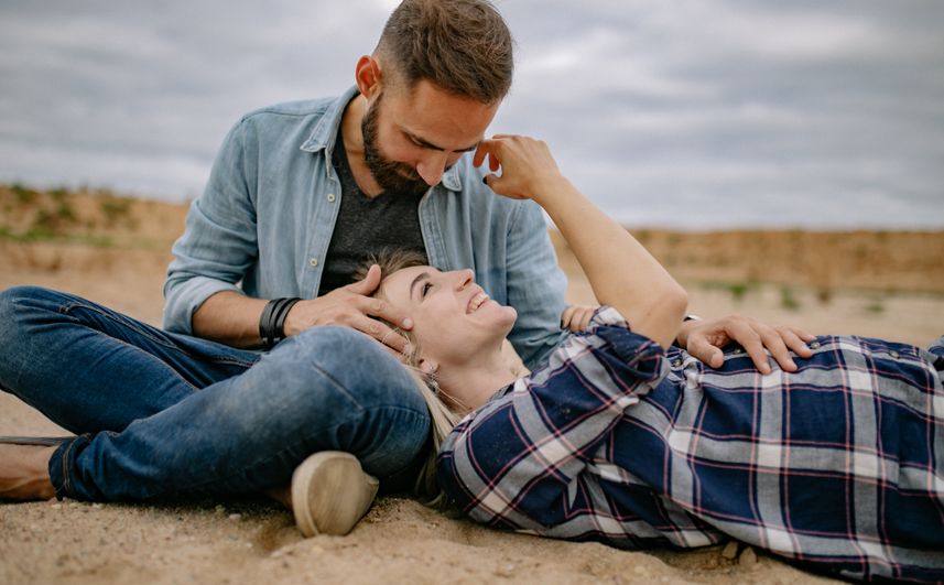 Online dating: starting a conversation on a niche platform