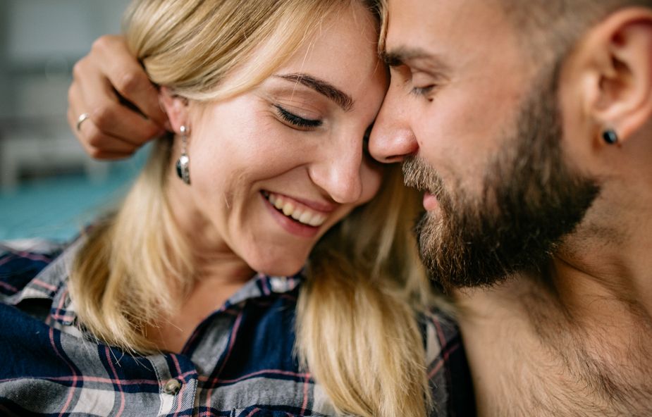 Online dating: starting a conversation on a niche platform
