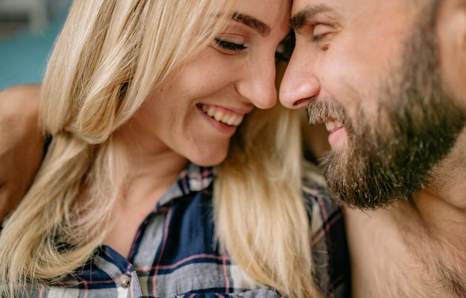 Online dating: starting a conversation on a niche platform