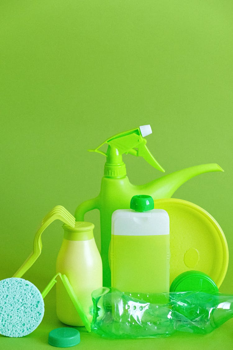 Green Detergent Bottle With Sprayer And Sponge With Plate