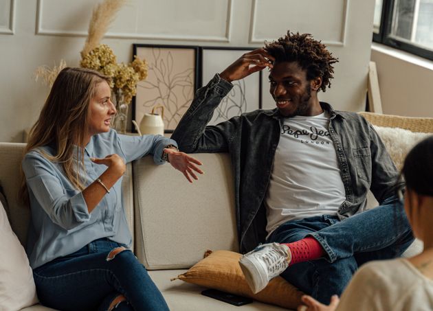 Online dating: starting a conversation on a niche platform