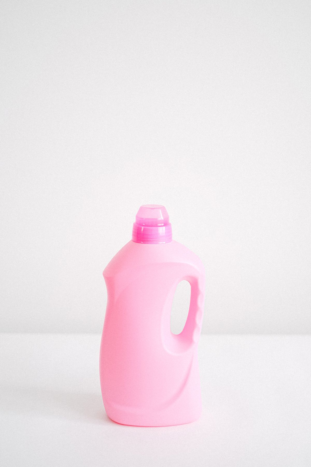 Frasco de produto para cuidados com roupas