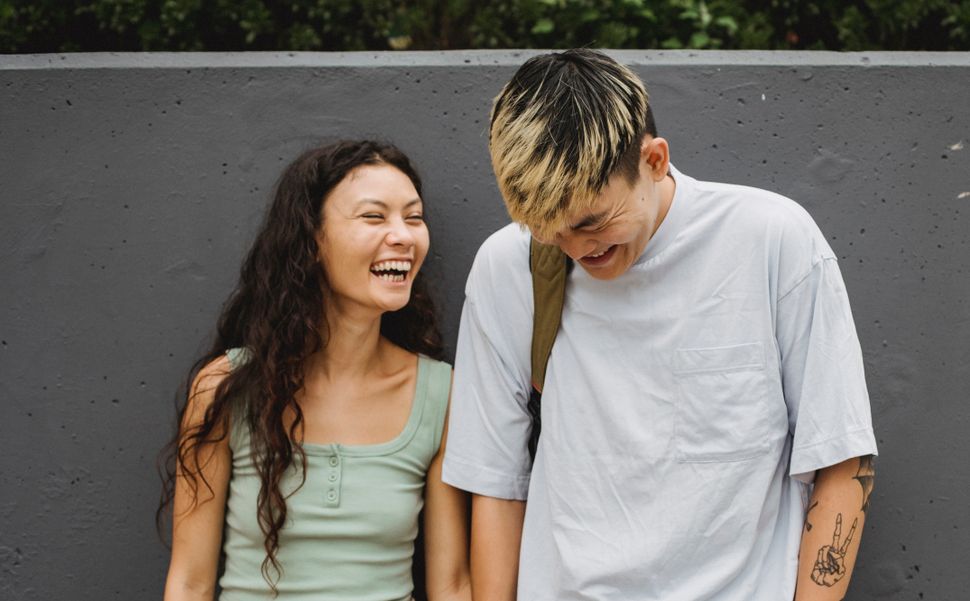 Online dating: starting a conversation on a niche platform
