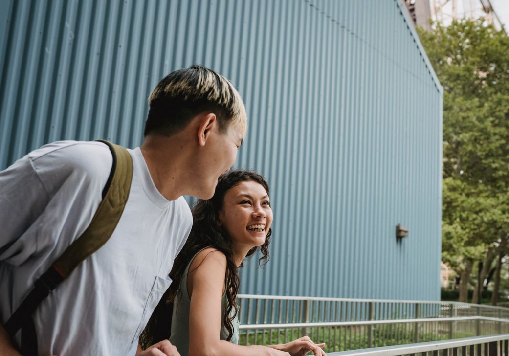 Online dating: starting a conversation on a niche platform