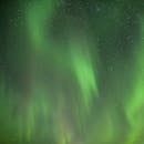 冰岛赫瓦姆斯坦吉上空，美丽的北极光展现了大自然令人惊叹的灯光