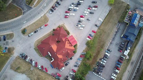 arabalar, drone çekimi, havadan görünüş içeren Ücretsiz stok fotoğraf