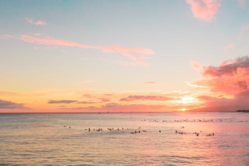 Kostenloses Stock Foto zu meer, menschen, sonnenlicht