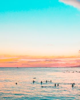 Malerischer Sonnenuntergang & Meer – Naturmotiv als Hintergrundbild (von Jess Loiterton, 7200×9000, #5232327)